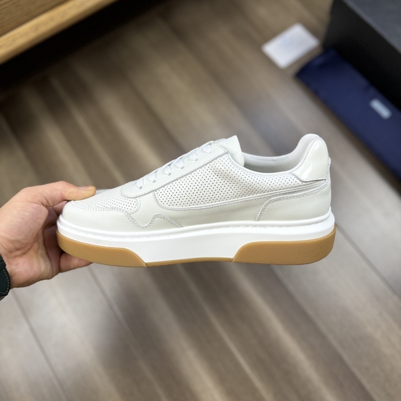 Prada men's white sneakers - Picture 4 of 7